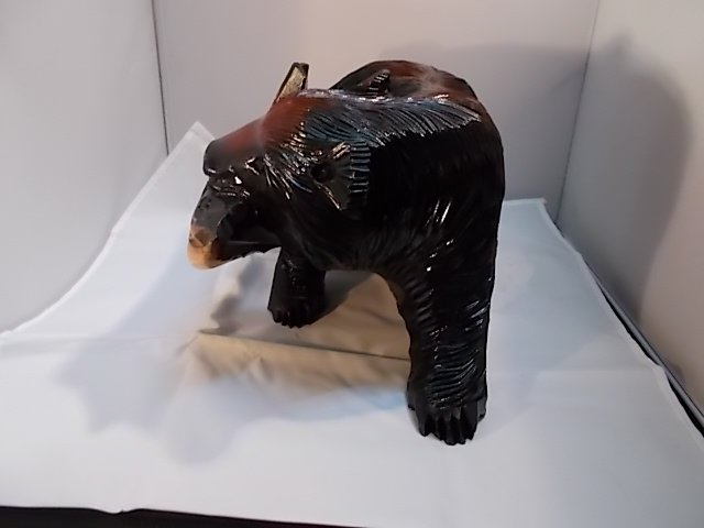木彫りの熊（a)　横から
